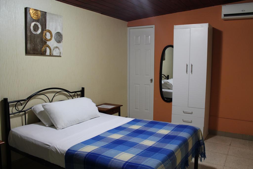 Hostal Cocos Inn Panama  Extérieur photo