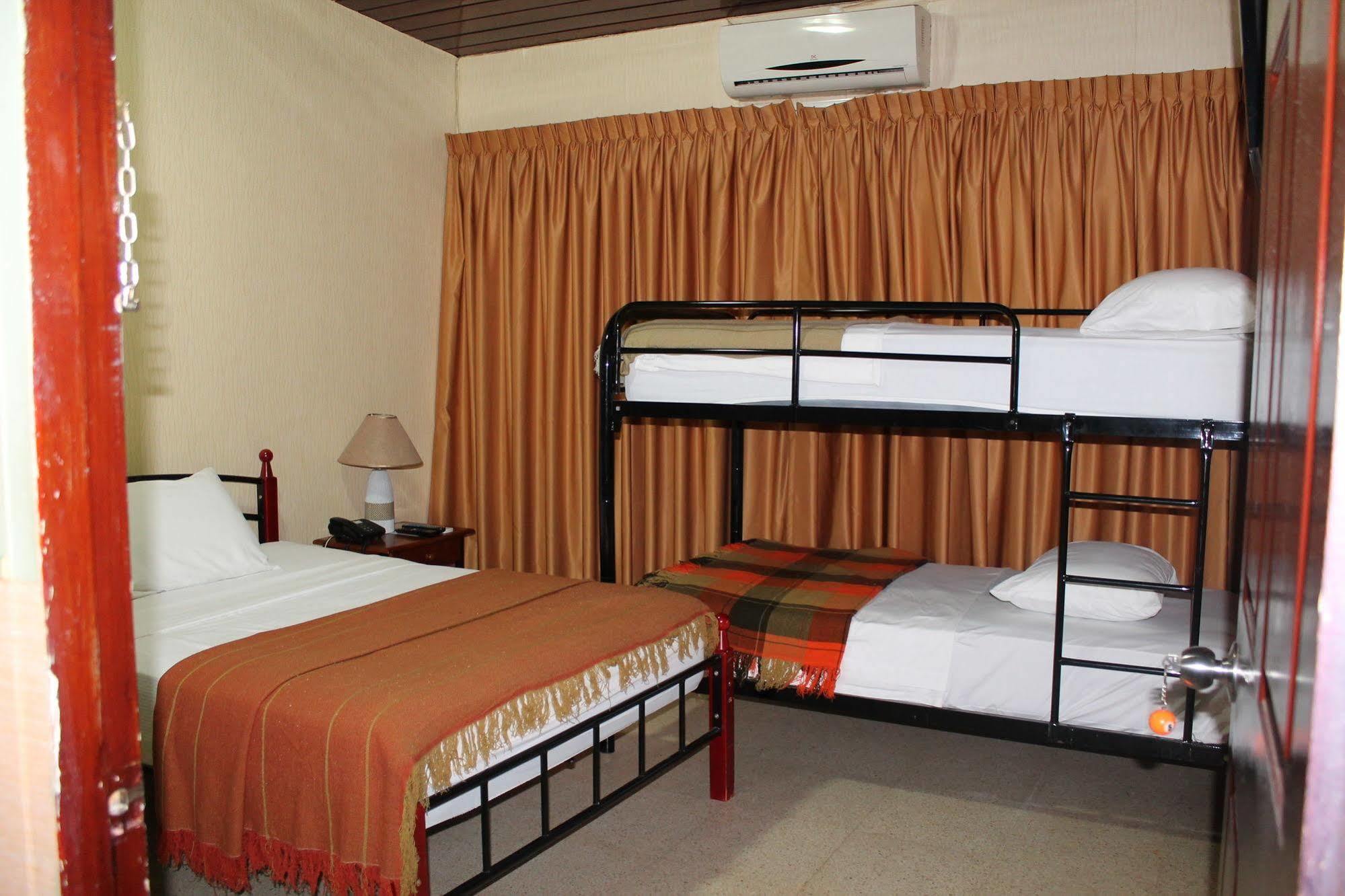 Hostal Cocos Inn Panama  Extérieur photo